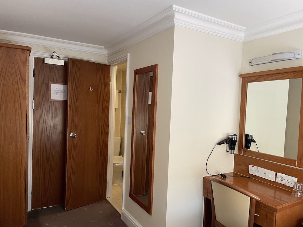 Orchard Hotel 41/41