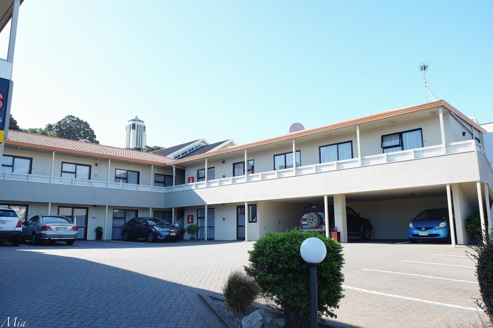 Marksman Motor Inn 6/47