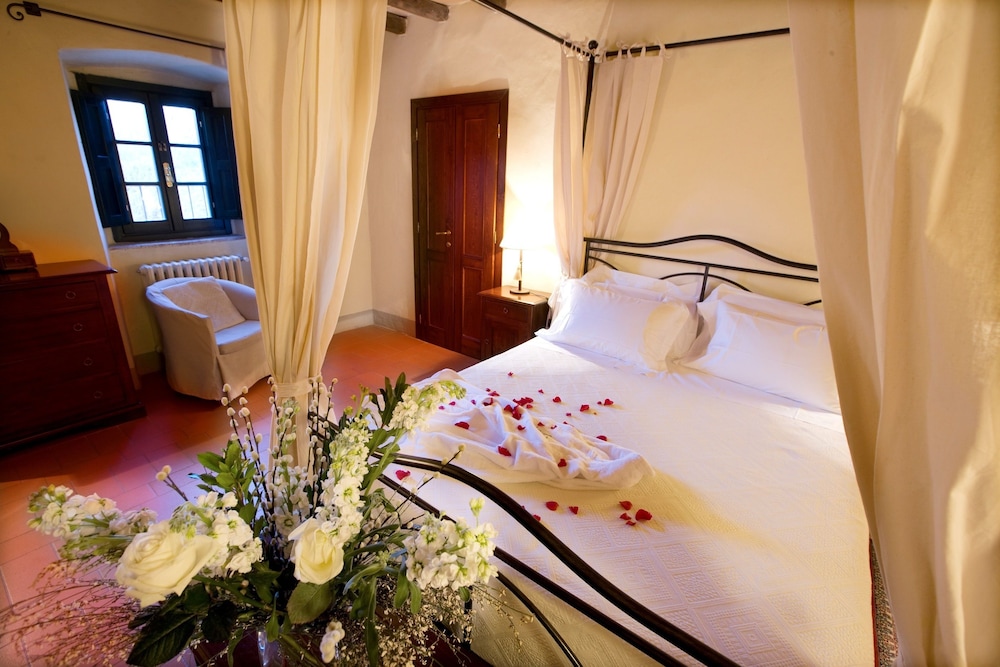 Monsignor Della Casa Country Resort 13/70