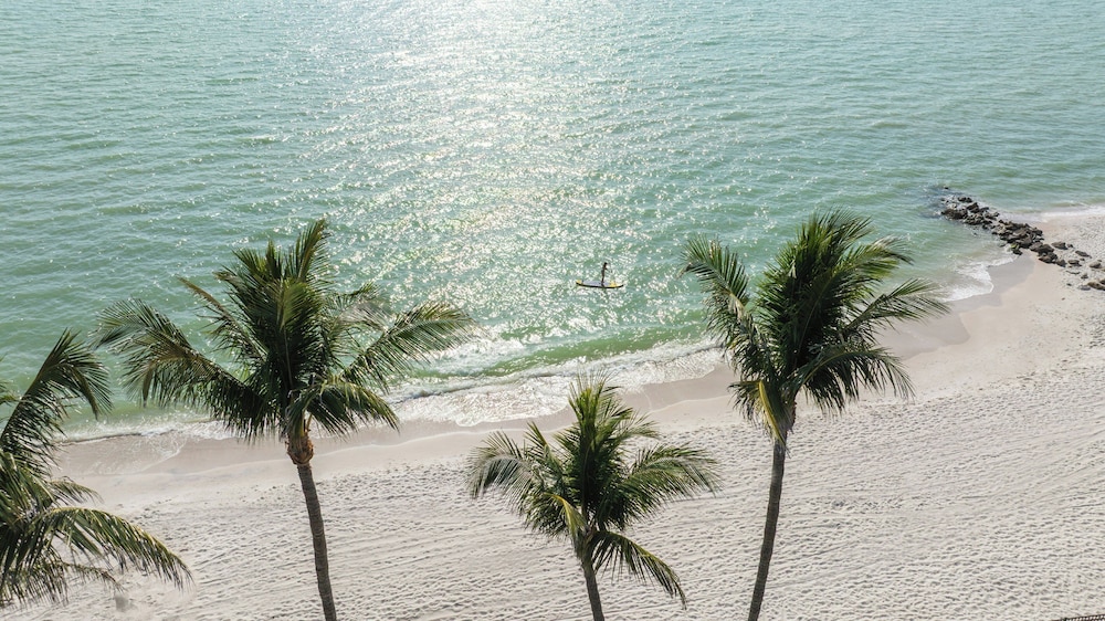 The Naples Beach Hotel and Golf Club 42/46
