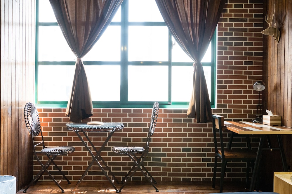 Baker Street Design Inn 41/49