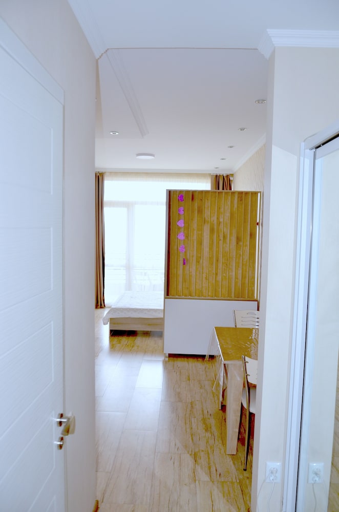 Batumi Real Lux 50/50