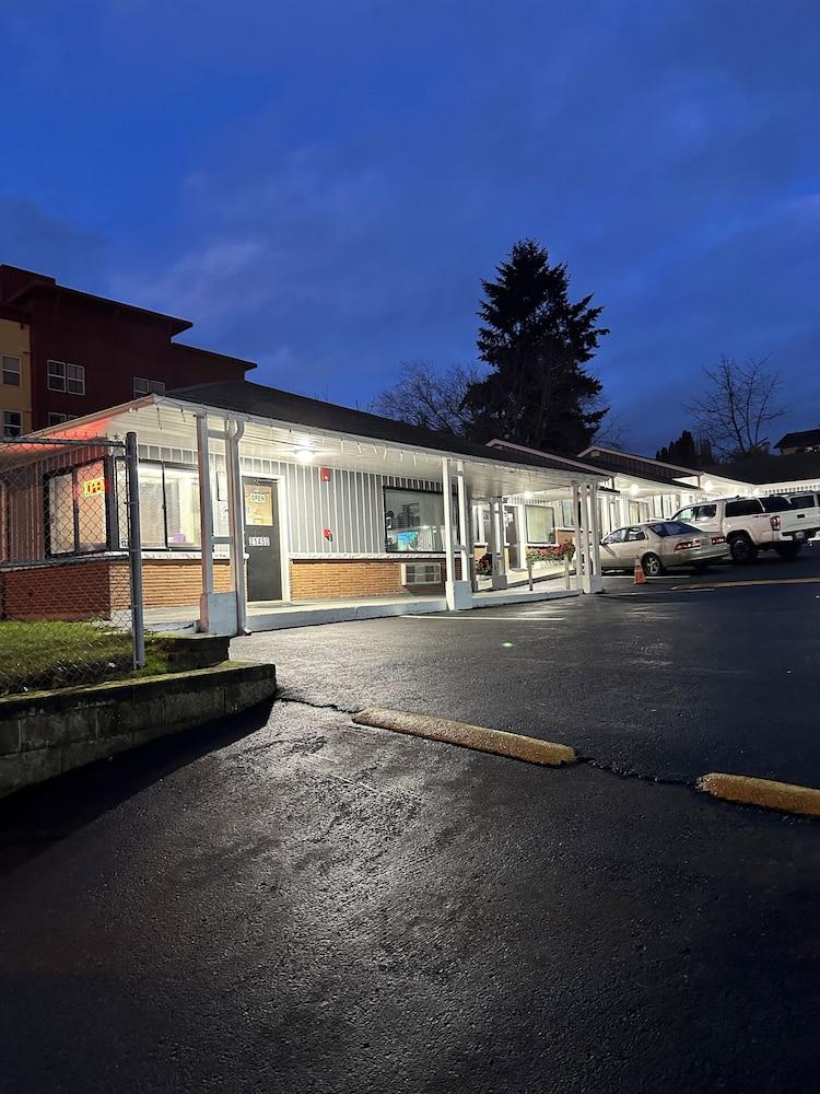 New West Motel 13/15