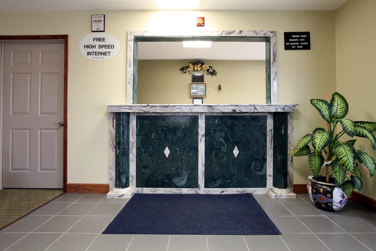 Americas Best Value Inn Cabot 4/8