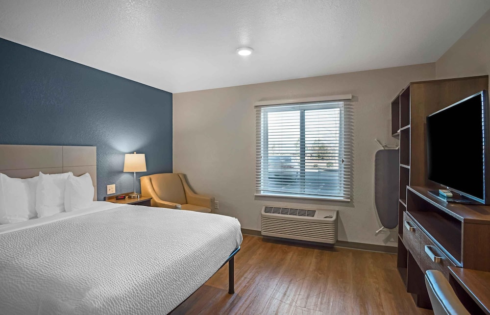 Studio, Queen Bed