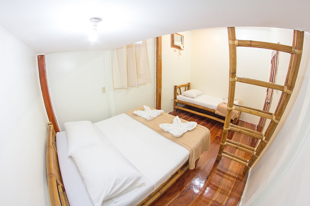 THE ROSE PIKE AT BORACAY 14/50