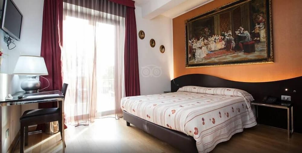 La Grotta Hotel 11/28