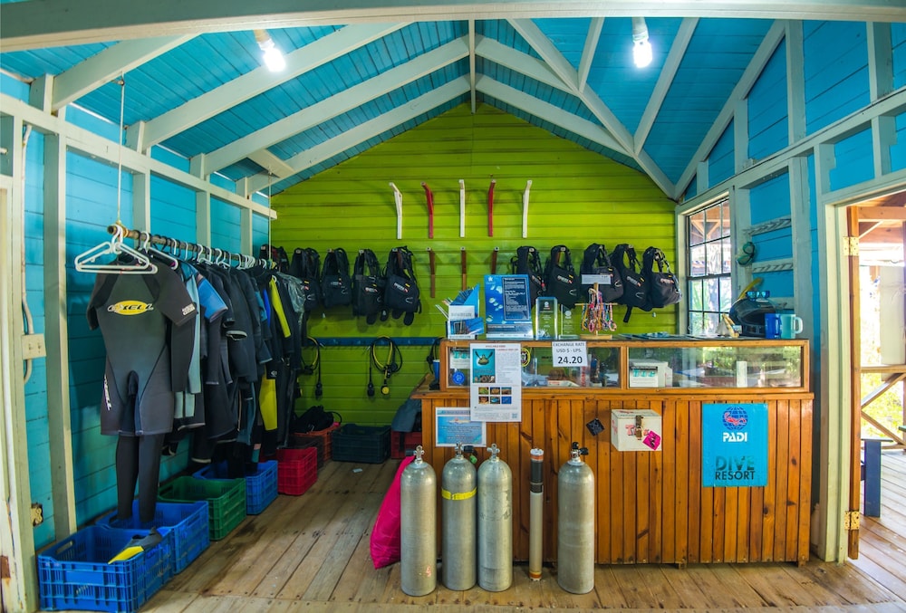 Las Rocas Resort And Dive Center 41/63