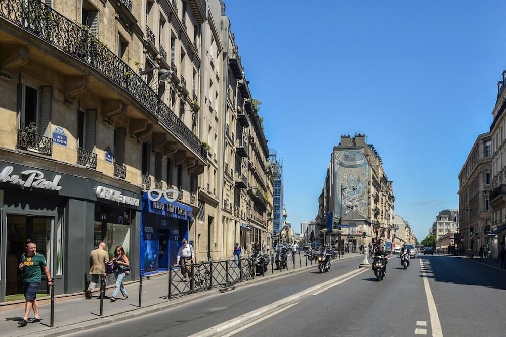 Hotel de Paris Nord 4/33