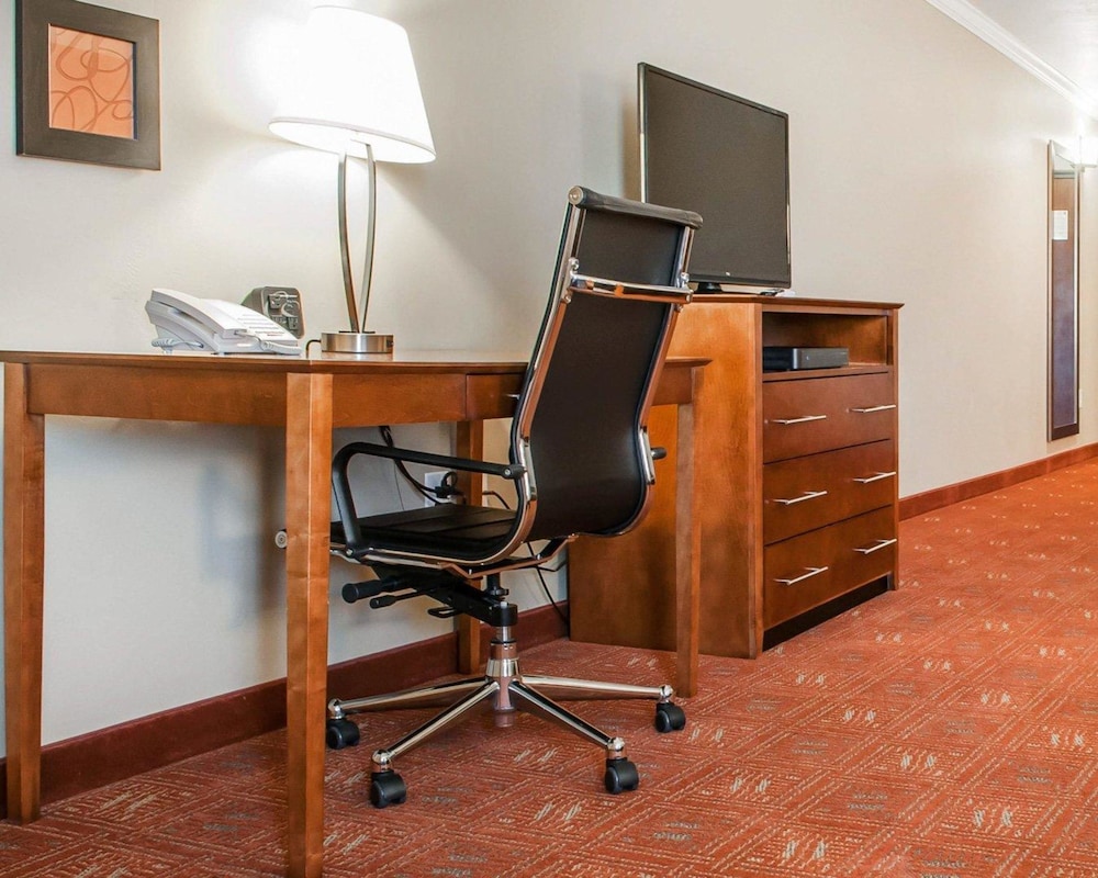 Comfort Suites Farmington 32/43