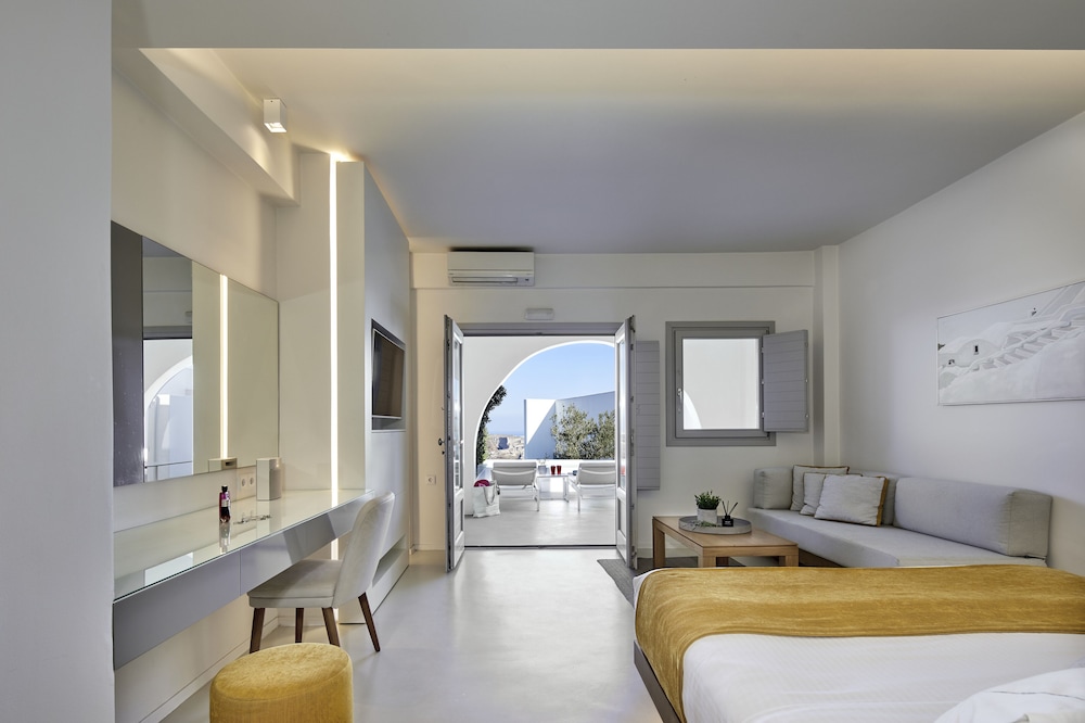 SUITE, DOUBLE BED, SOFA, PLUNGE POOL