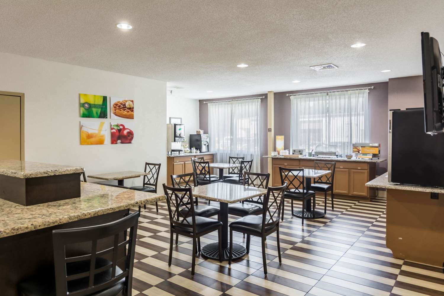 Quality Inn Warsaw Near Rappahannock River 24/28