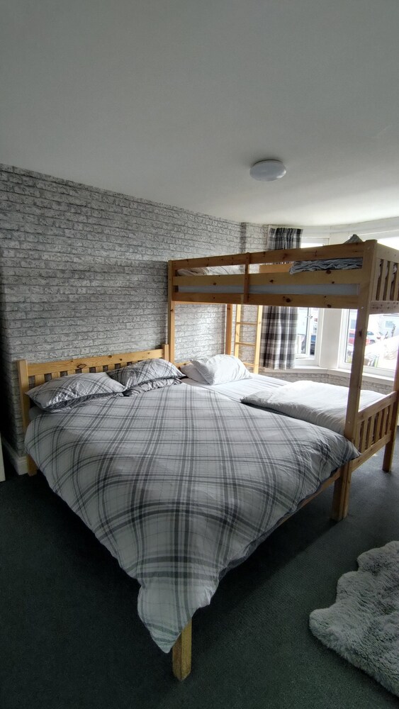 OYO Shore Surf Lodge 23/50