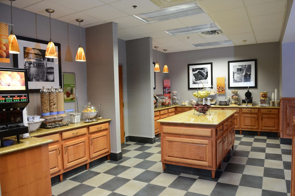 Hampton Inn And Suites By Hilton Windsor 9/44
