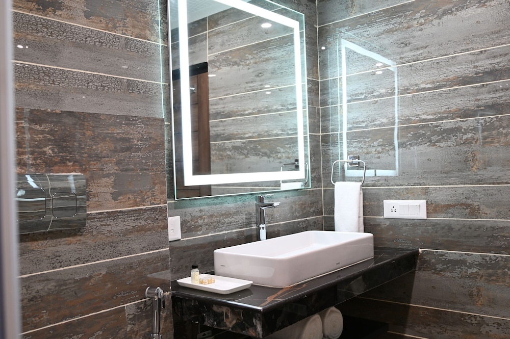 JuSTa Luxe Cliffend Resort and Spa Mashobra 33/36