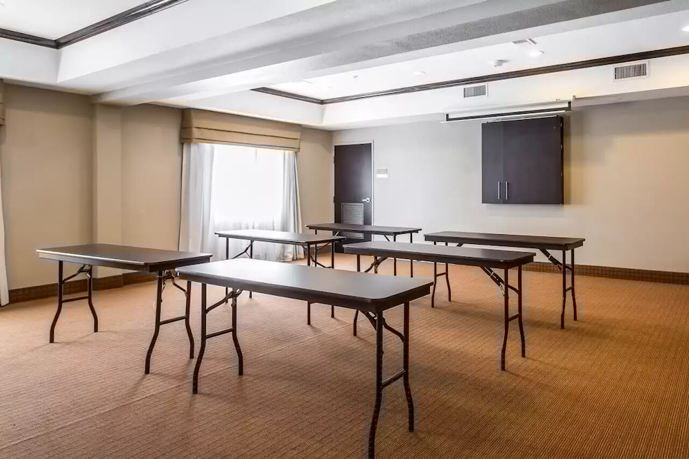 Sleep Inn & Suites Lubbock West 19/23