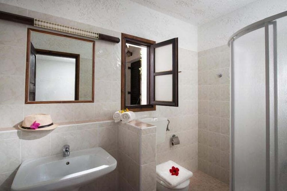 STUDIO, TWIN BEDS, GARDEN VIEW