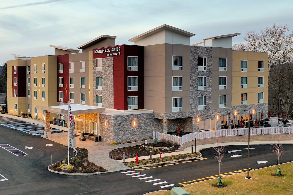 TownePlace Suites by Marriott Clinton 3/28