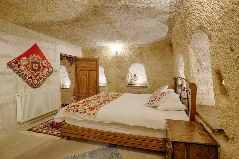 Tulip Cave Suites 18/48