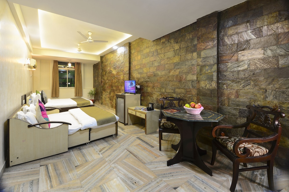 HOTEL ASHISH PALACE 25/32
