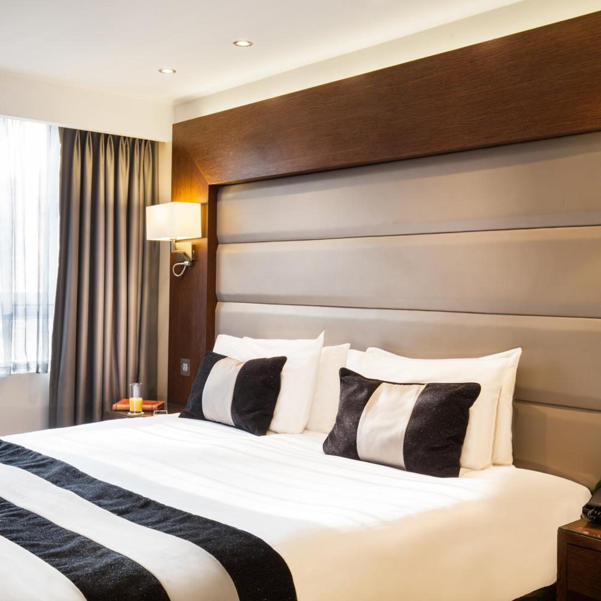 Deluxe, 2 Double Beds, Court Wing