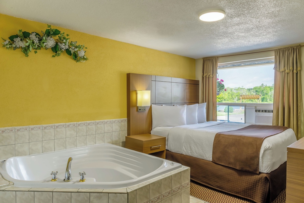 Motel6 Campbellford 50/50