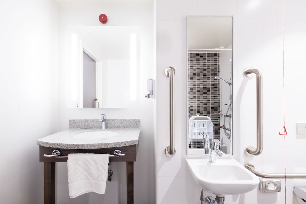 HAMPTON BY HILTON ABERDEEN AIRPORT 6/46
