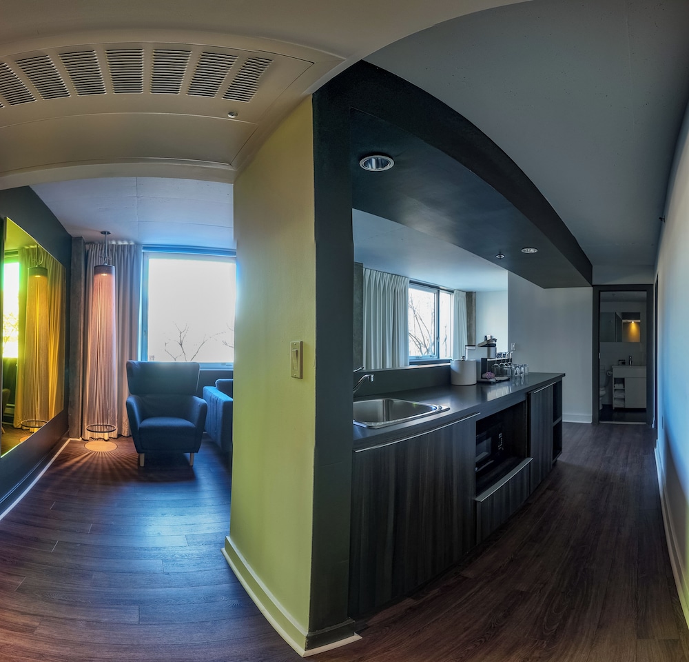 Hotel Zero 1 48/82