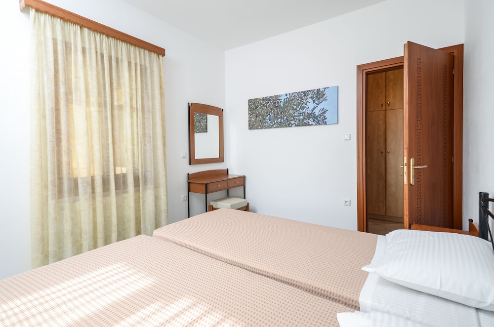 Naxos Cottage 6/50