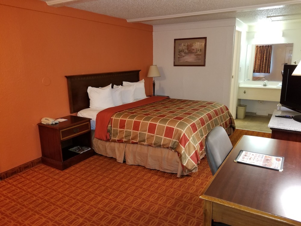 غرفة قياسية بسرير كينج لذوي الإعاقة، Rodeway Inn Auburn Hills - Detroit 2/10