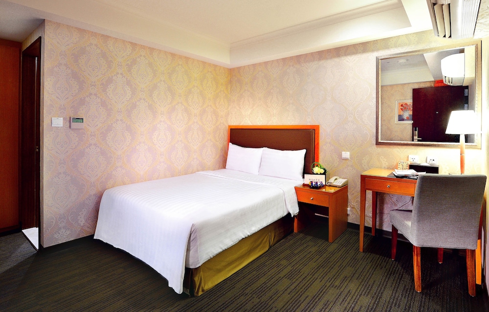 Fuward Hotel Tainan 24/64