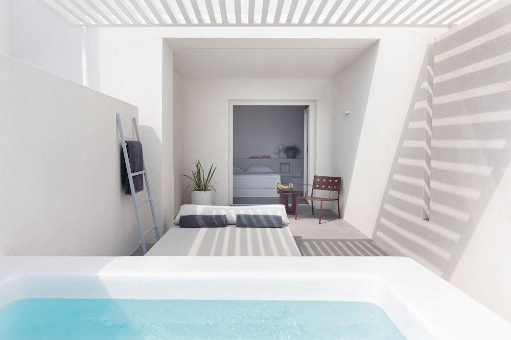 NEO SUITES 44/75