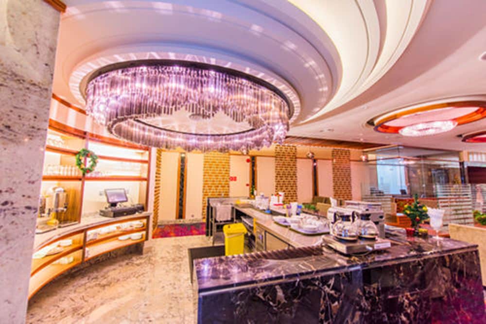 Nu Hotel 6/25
