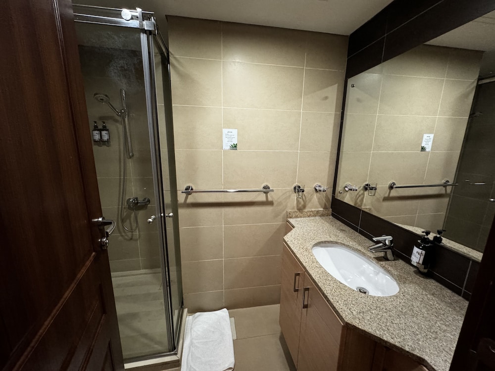 Roots Hotel Apartment 55/57