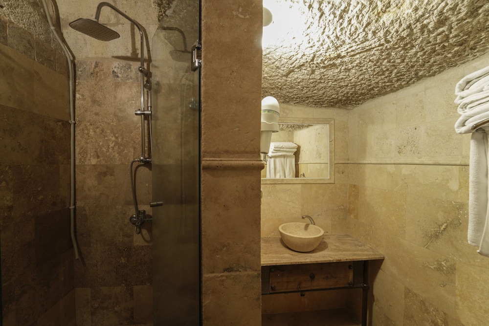 Tekkaya Cave Hotel 50/50