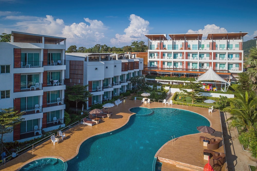 Saint Tropez Beach Resort Hotel 6/74