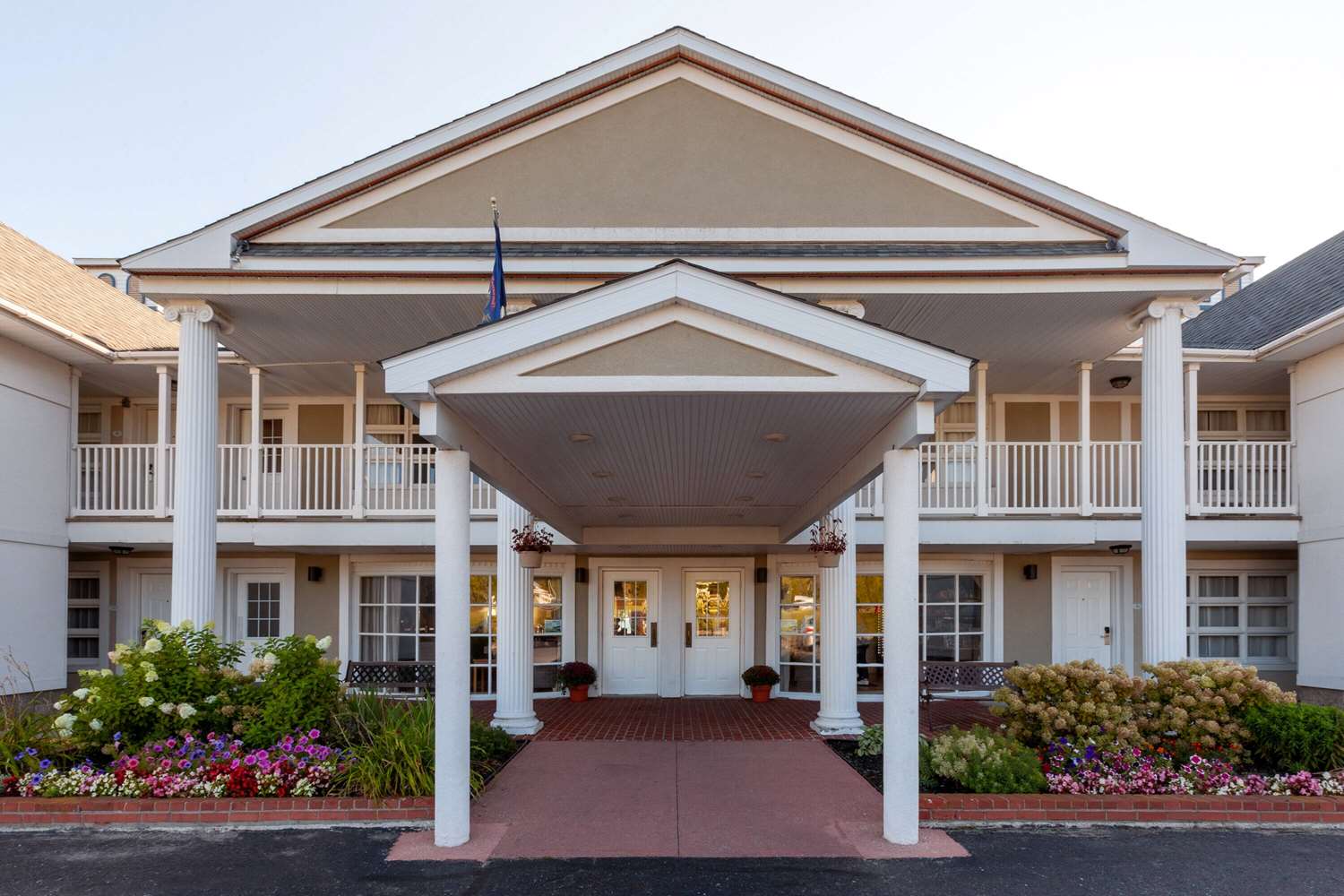Baymont by Wyndham St. Ignace Lakefront 4/54