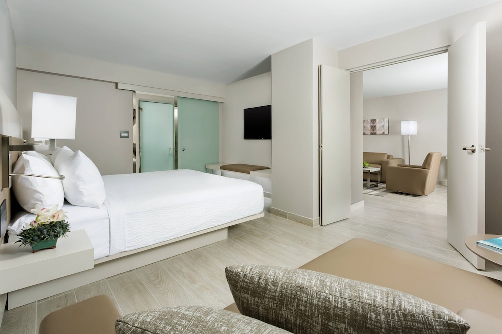Ac Hotel By Marriott San Juan Condado 24/77