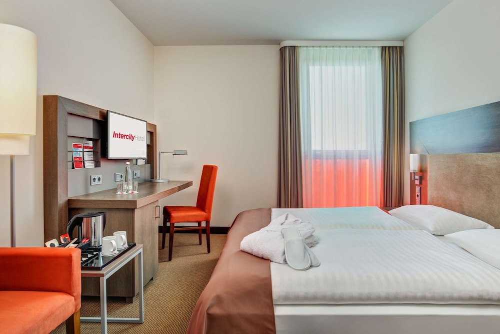 Business, Plus, Queen Bed, IntercityHotel Berlin Airport Area North 2/8
