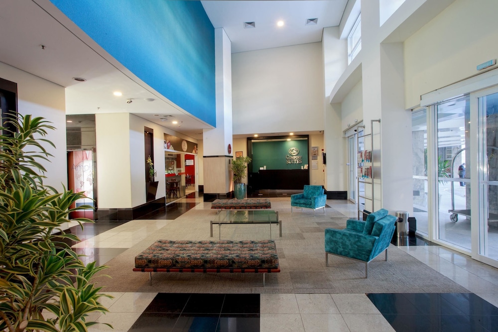 Lobby at Comfort Suites Alphaville, BARUERI