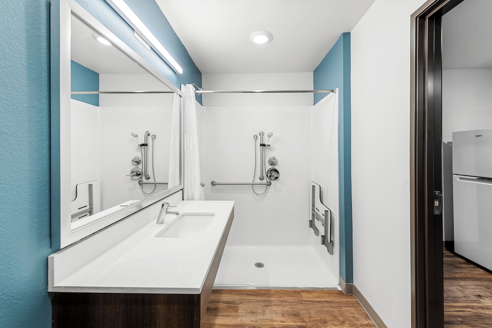Woodspring Suites Kansas City Airport 27/28