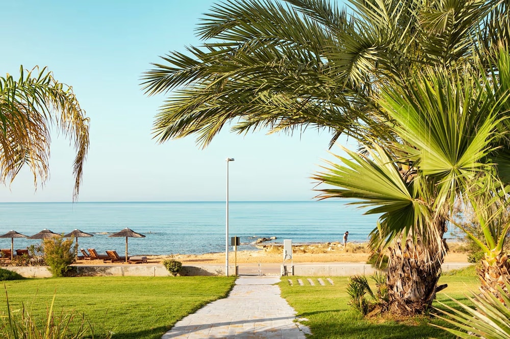 Piere Anne Beach Hotel 34/47