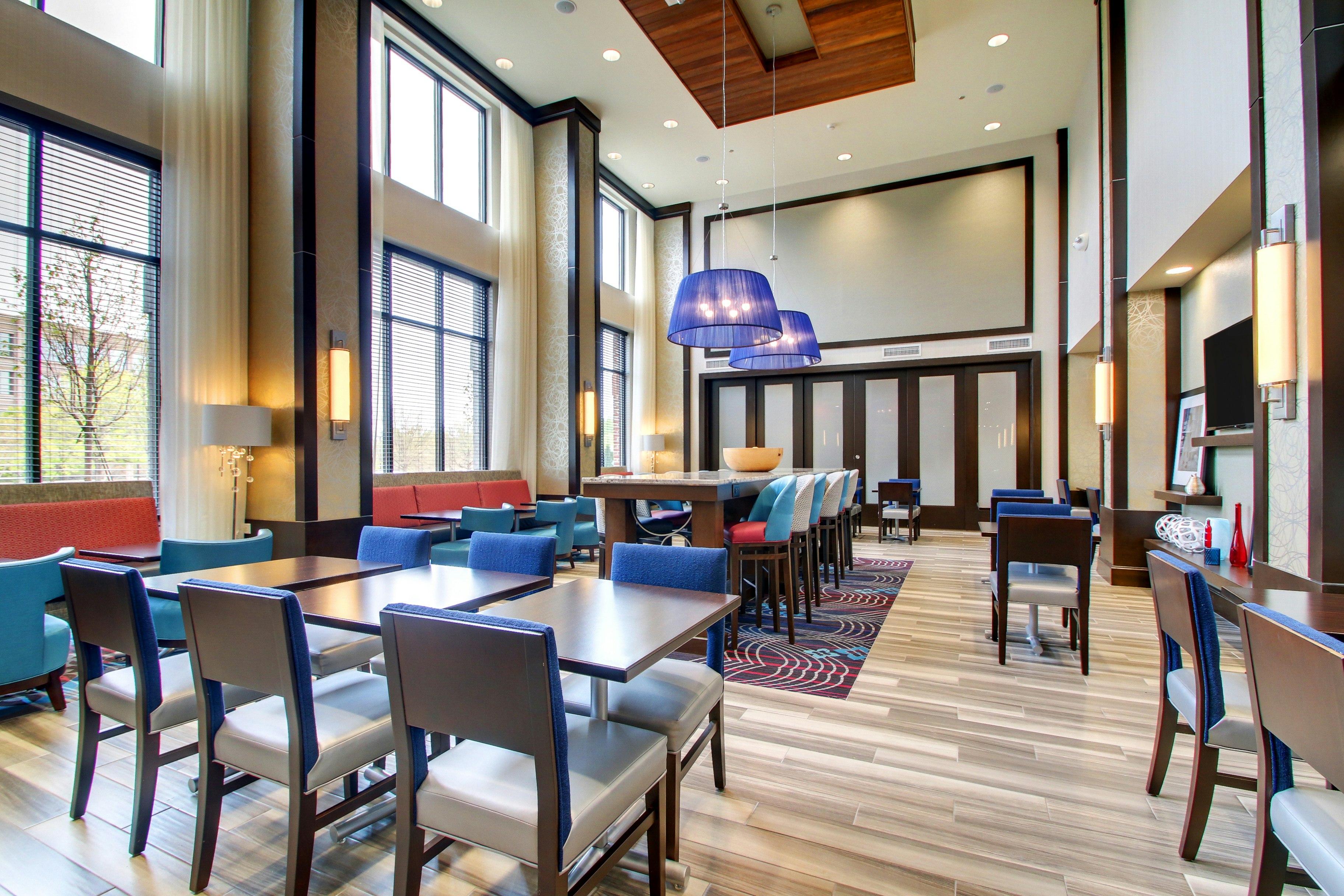 Hampton Inn Suites Greenville Airport 39/56