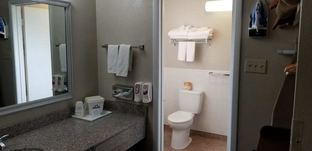 Days Inn & Suites by Wyndham Trinidad 39/41