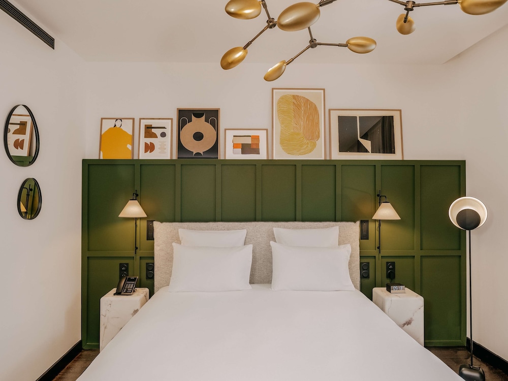Deluxe, King Bed, Accessible