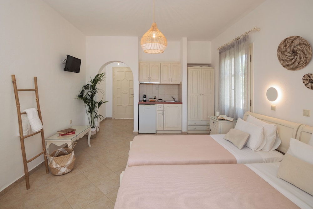 Maria S Rooms Studios 24/50