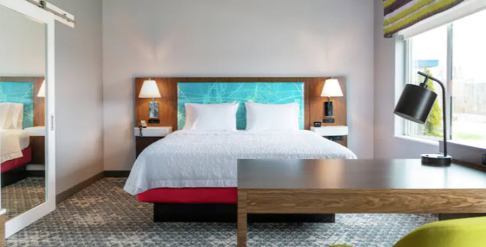 ROOM, KING BED, ACCESSIBLE