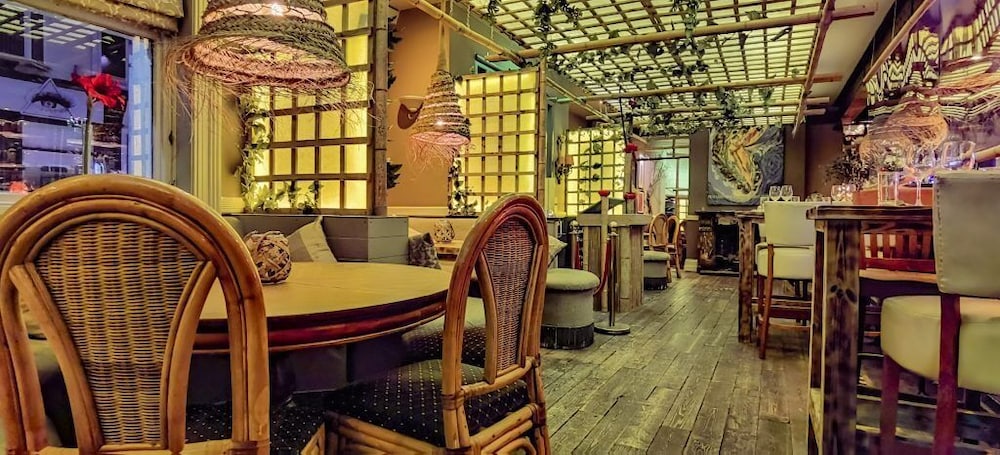Ox Hotel Bar & Grill 53/67
