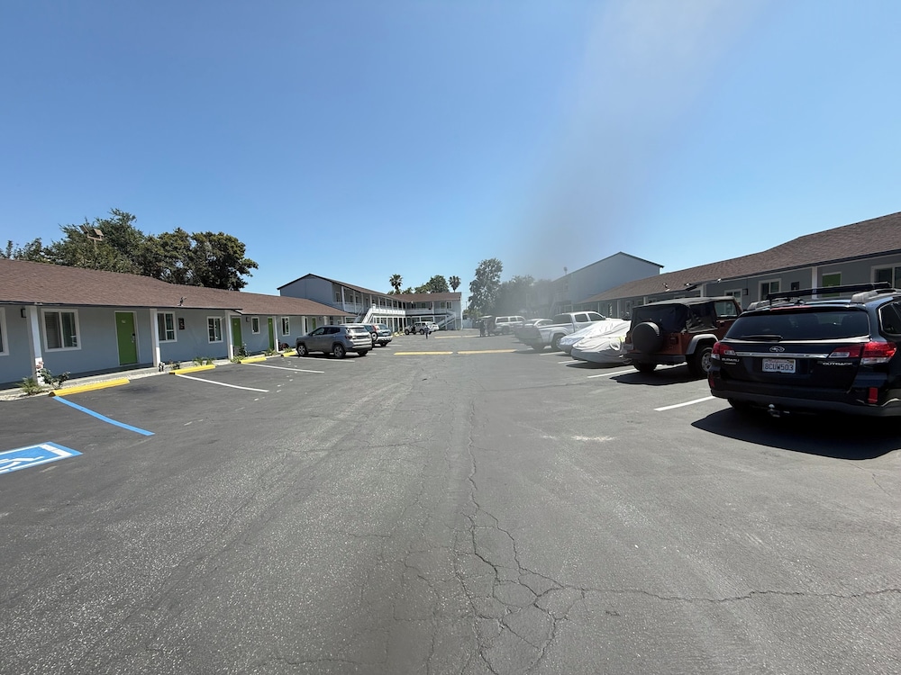 Hi-Way Host Motel 46/56
