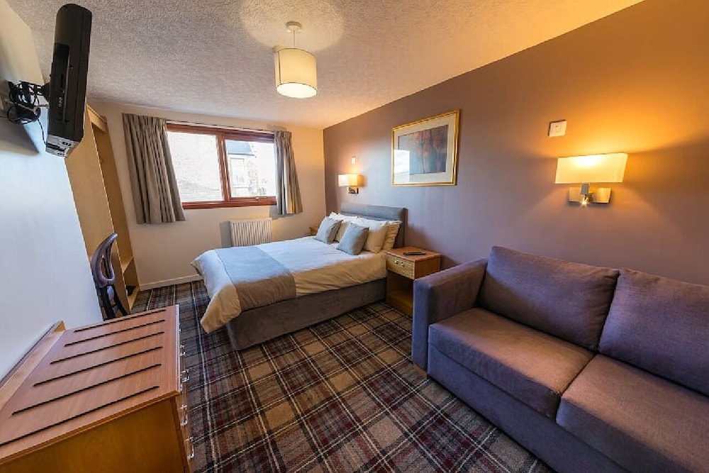 CASTLETOWN HOTEL 35/40